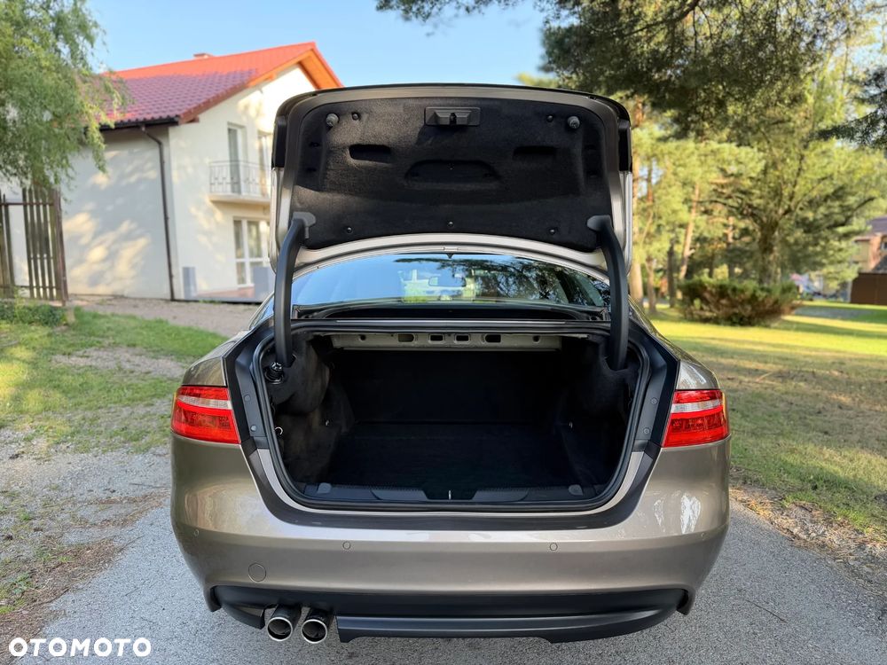 Jaguar XE D180 R-Dynamic S - 34