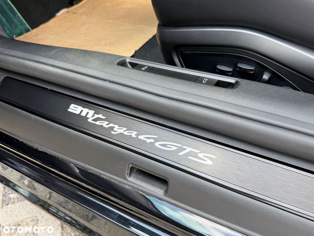 Porsche 911 Targa 4 GTS PDK - 21