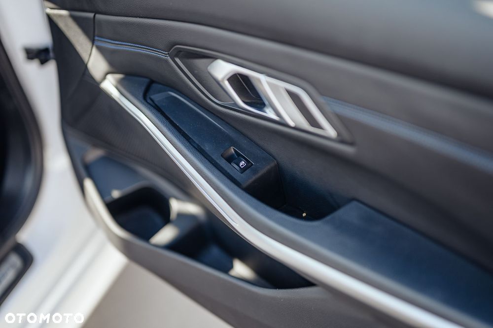 BMW Seria 3 320d mHEV M Sport sport - 16