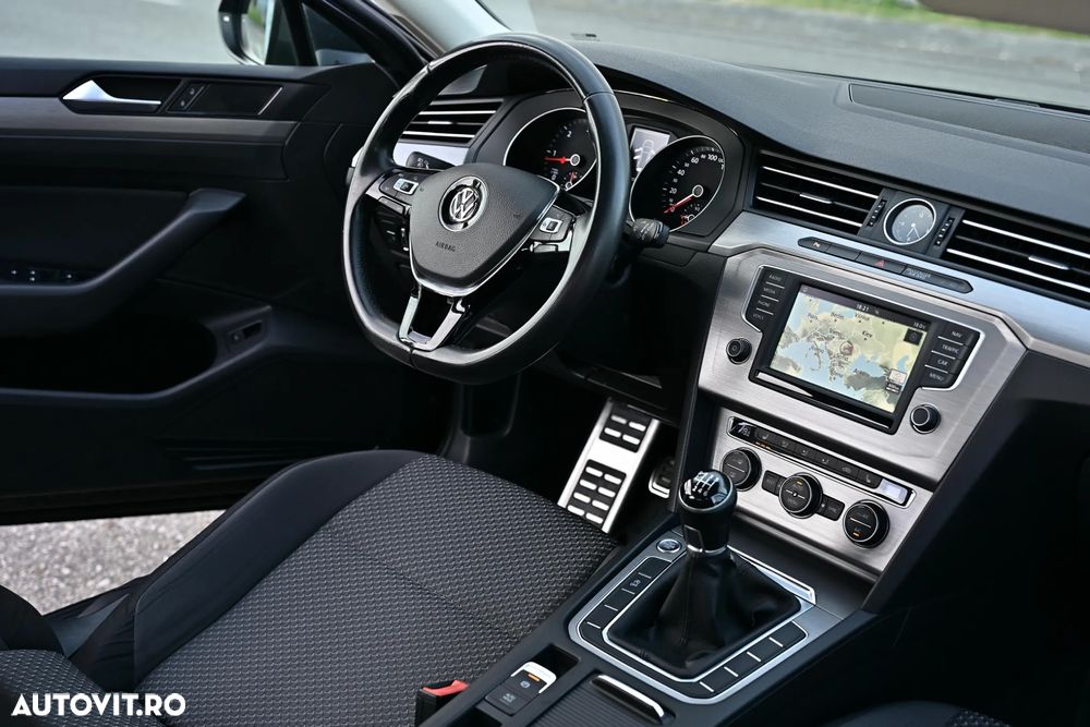 Volkswagen Passat 2.0 TDI Trendline - 30
