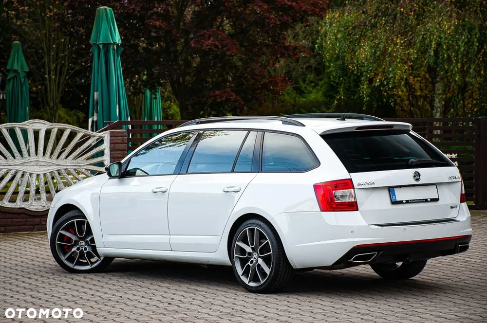 Skoda Octavia Combi 2.0 TDI DSG RS - 27