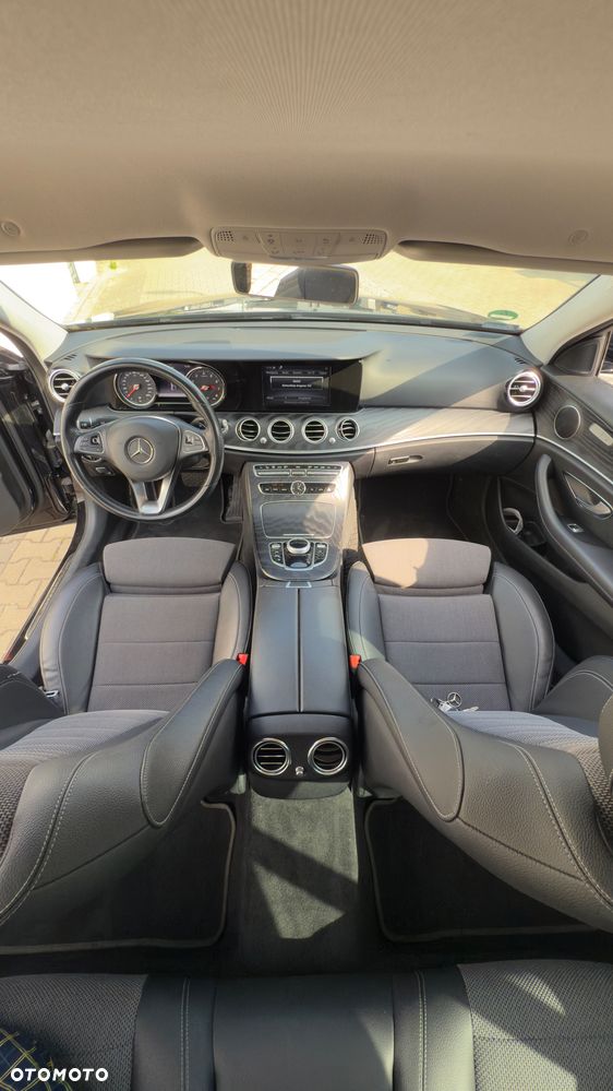 Mercedes-Benz Klasa E 200 4-Matic 9G-TRONIC - 14