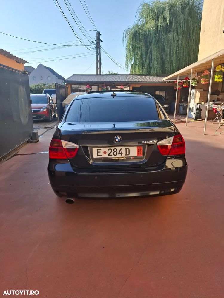 BMW Seria 3 320i - 5