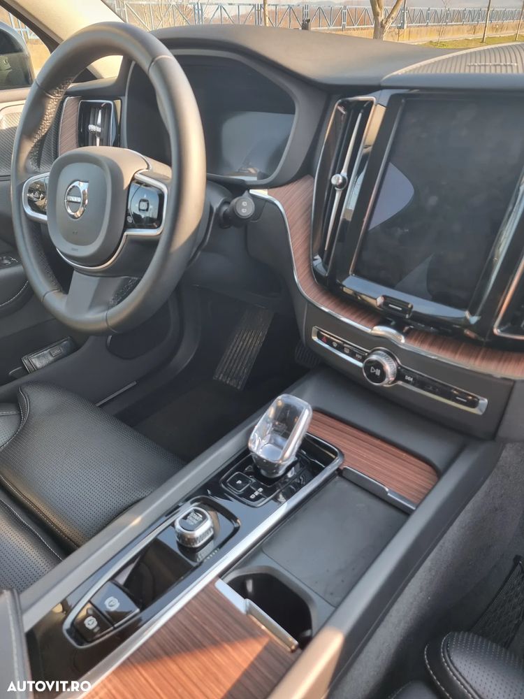 Volvo XC 60 B4 B Plus Dark - 21