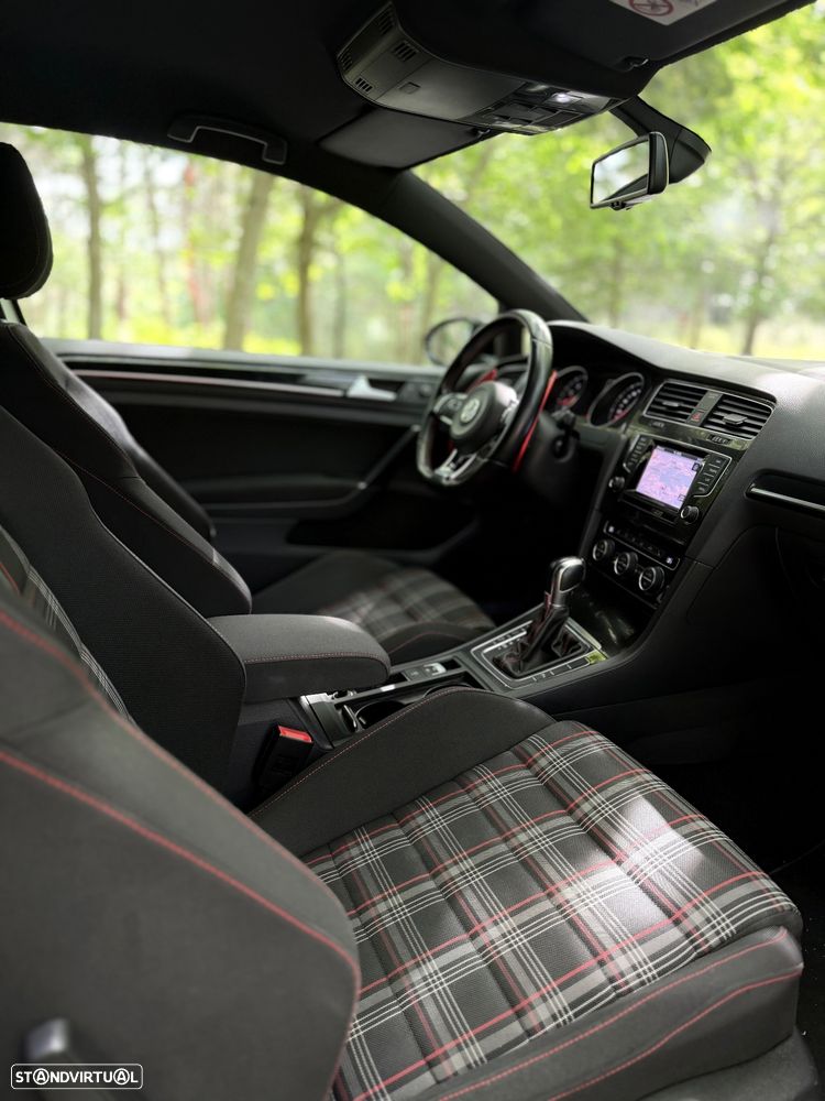VW Golf GTI Performance BlueMotion DSG - 12