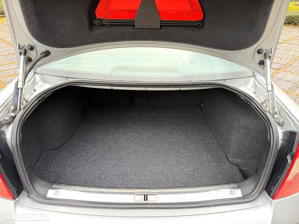 VW Passat 1.9 TDi Confortline Plus 6V - 18