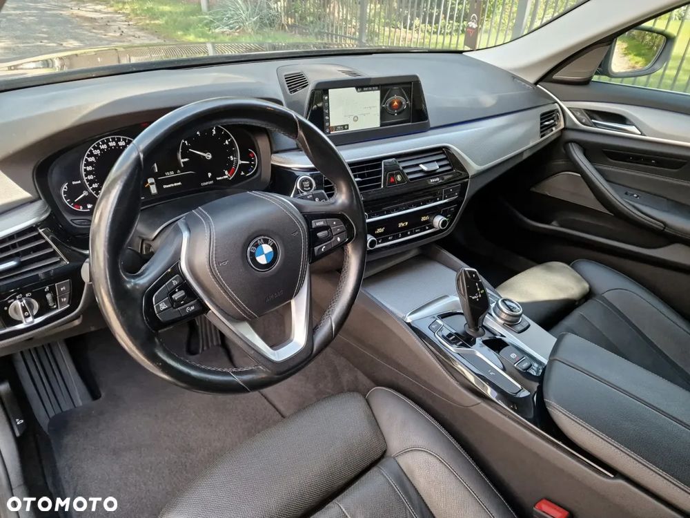 BMW Seria 5 530d Sport Line - 13