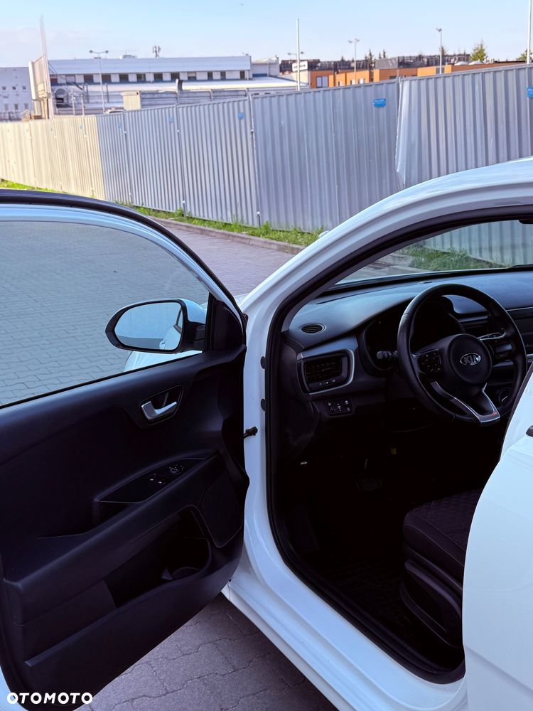Kia Rio - 16