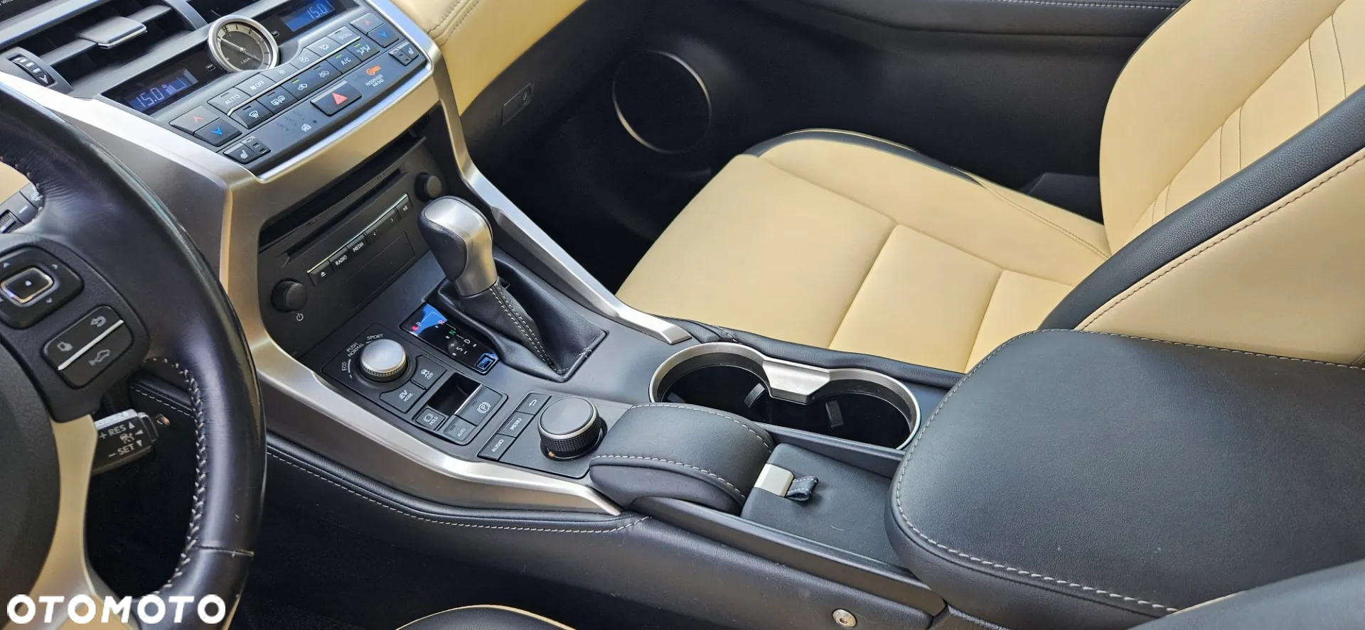 Lexus NX 300h Business Edition AWD - 32