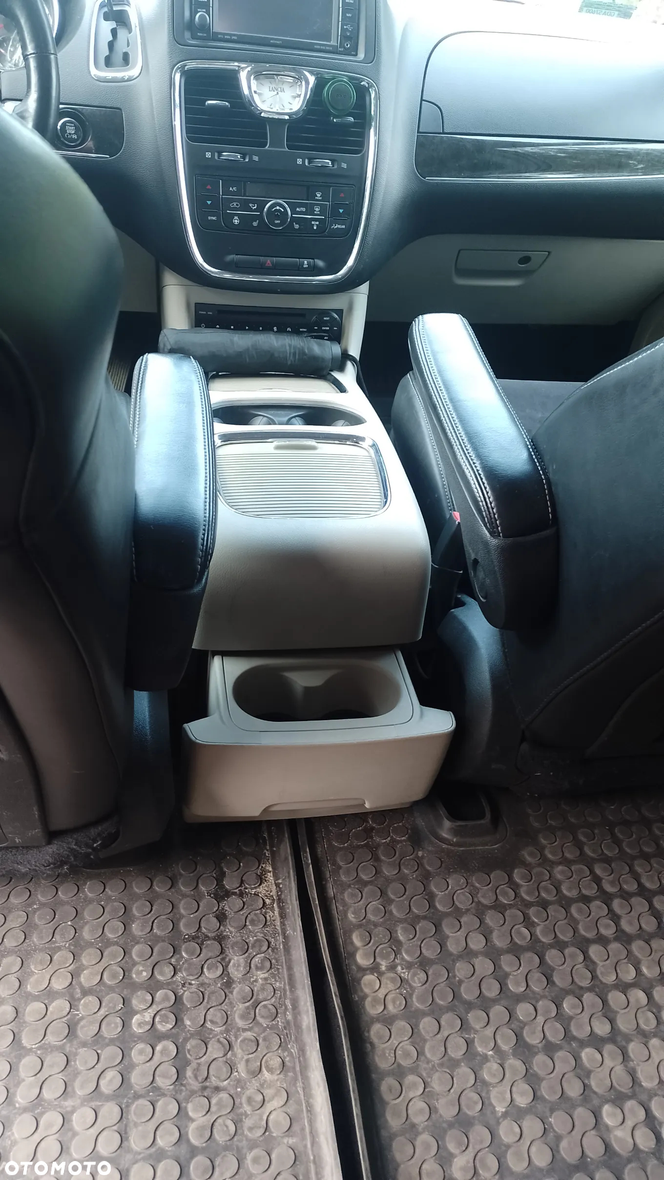 Lancia Voyager 3.6 Platinum - 37