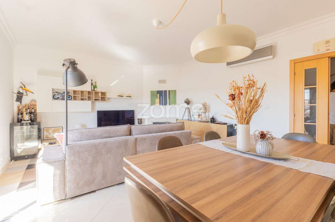 Apartamento T2 com logradouro privativo, box e lugar de estacionamento - Grande imagem: 5/27