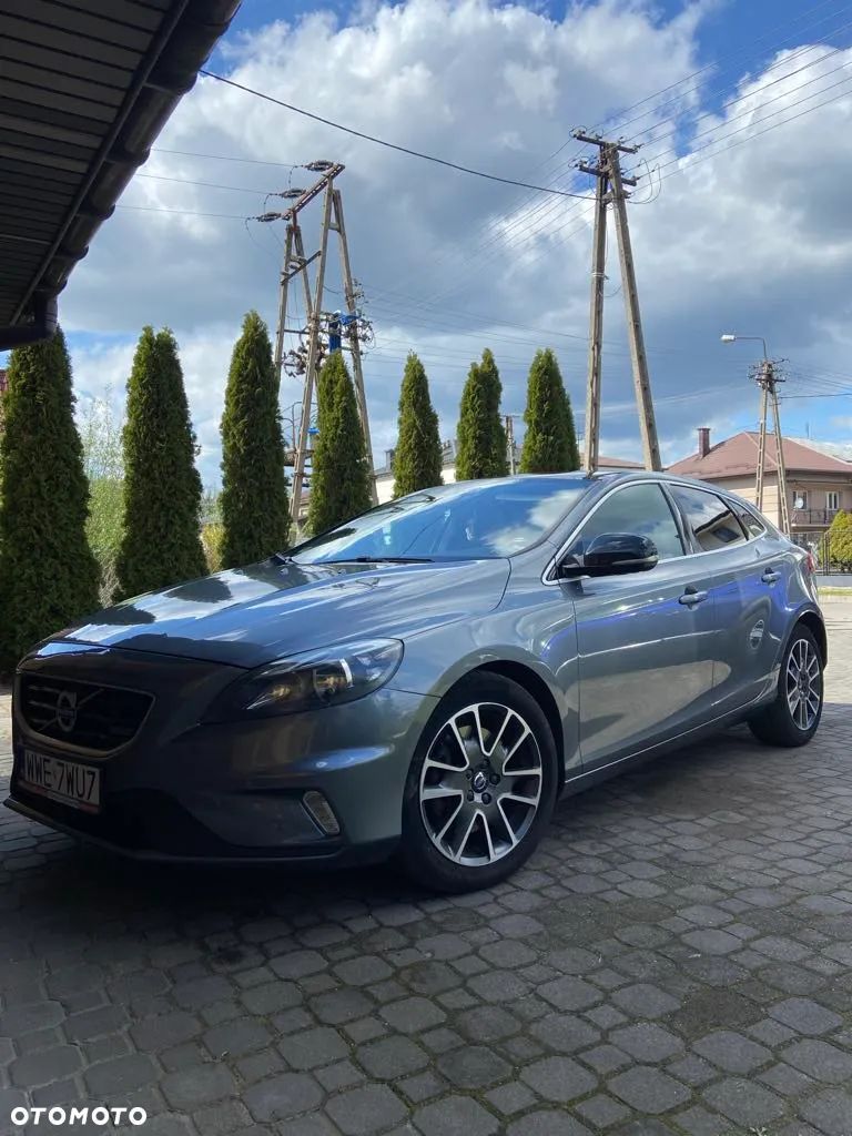 Volvo V40 D4 Drive-E R-Design Summum - 1