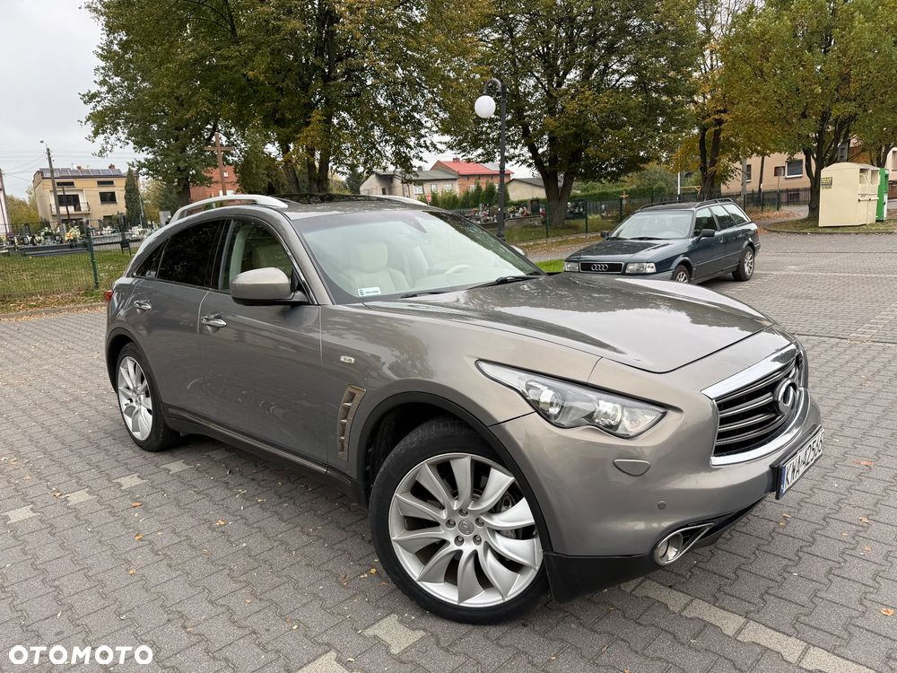 Infiniti QX70 - 12