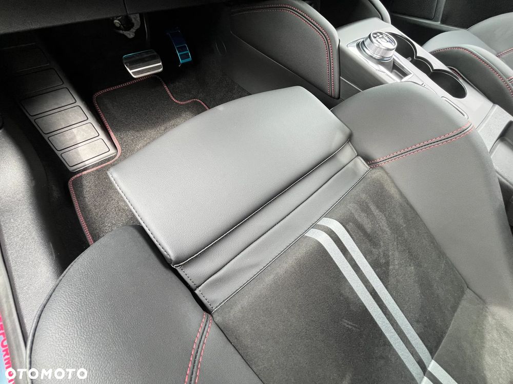 Ford Focus 2.3 EcoBoost ST X - 35