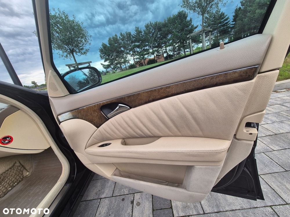 Mercedes-Benz Klasa E 240 4-Matic T Avantgarde - 17