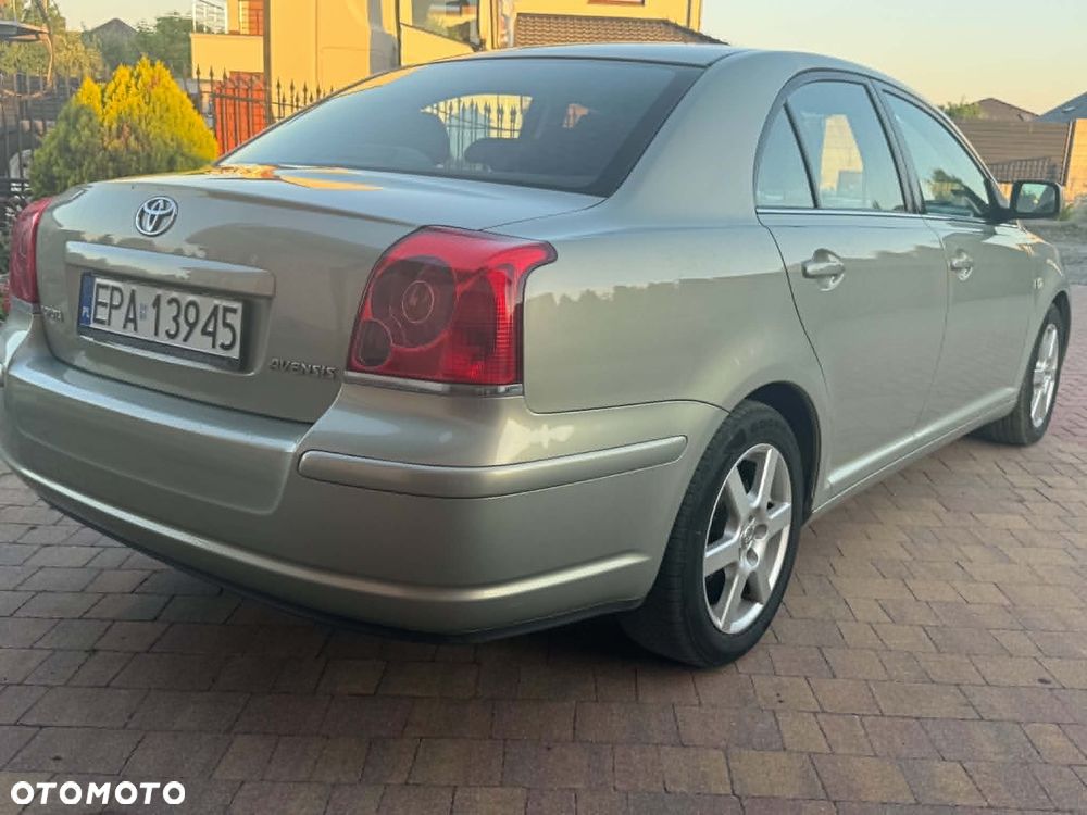 Toyota Avensis - 2