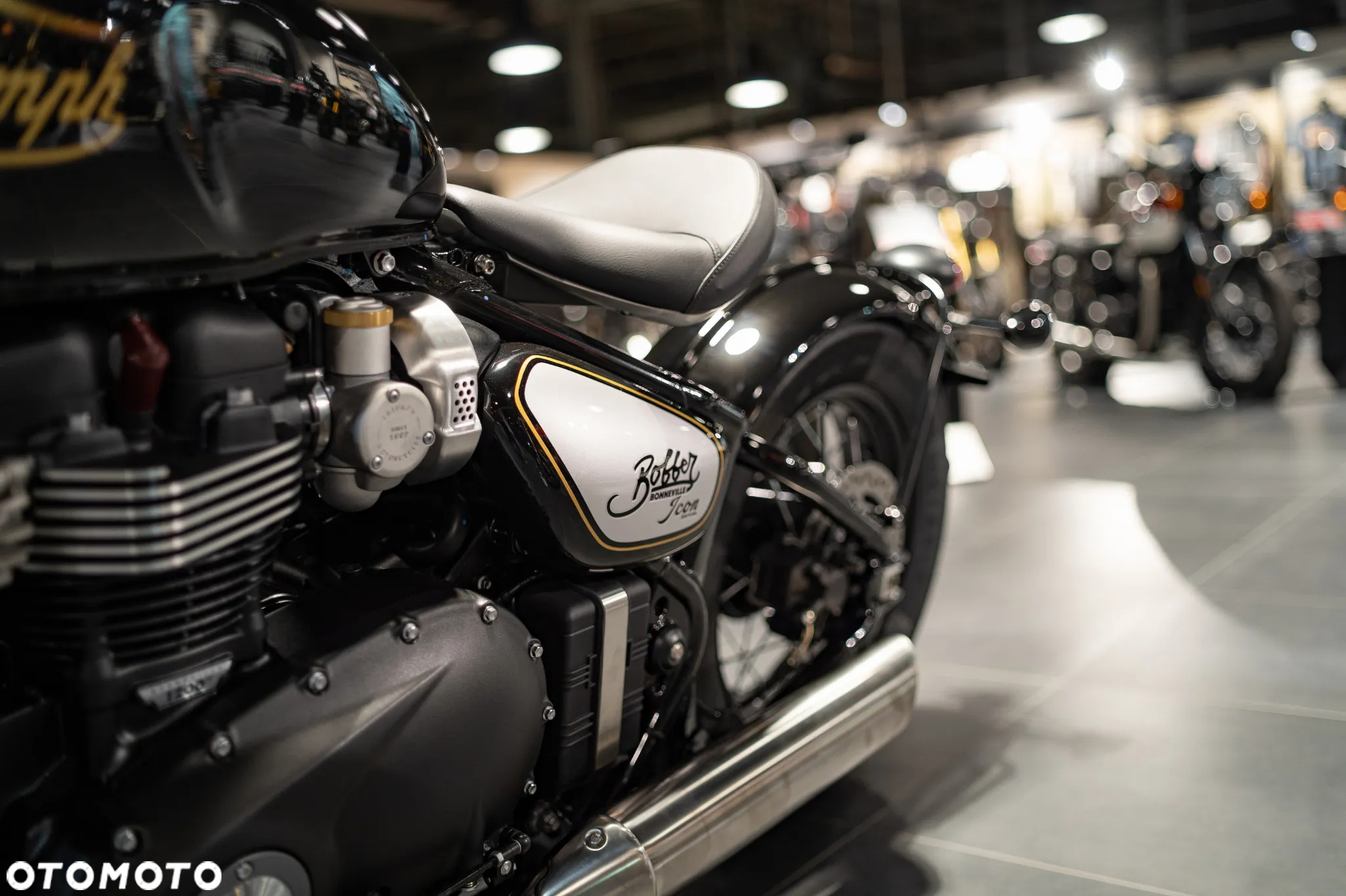 Triumph Bonneville Bobber - 16