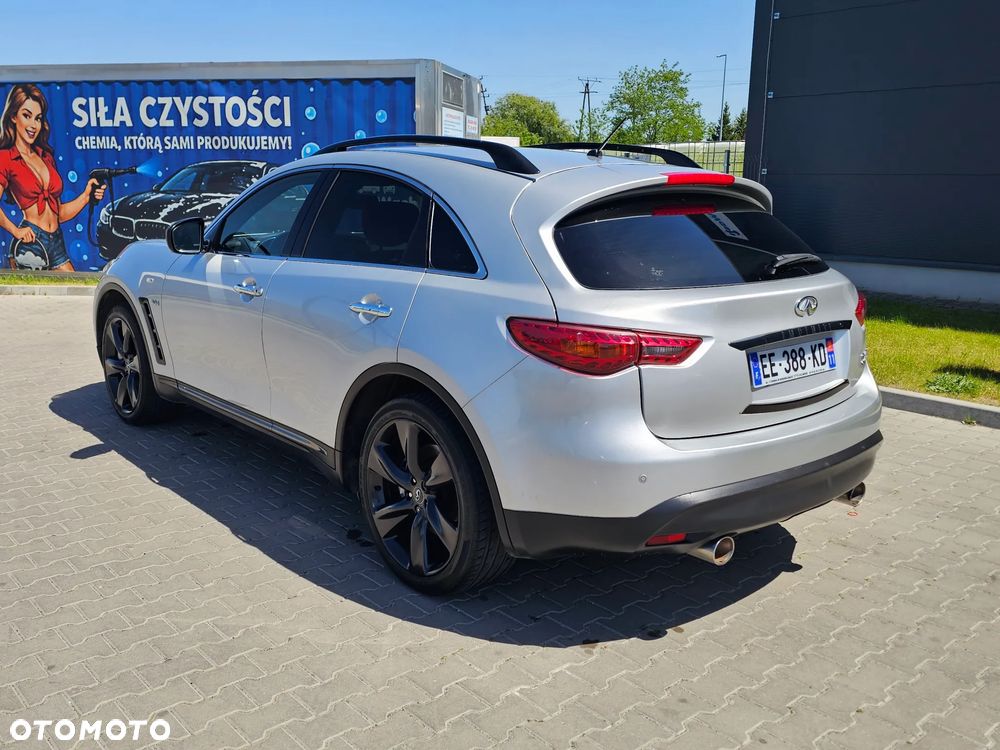 Infiniti Q70 - 10