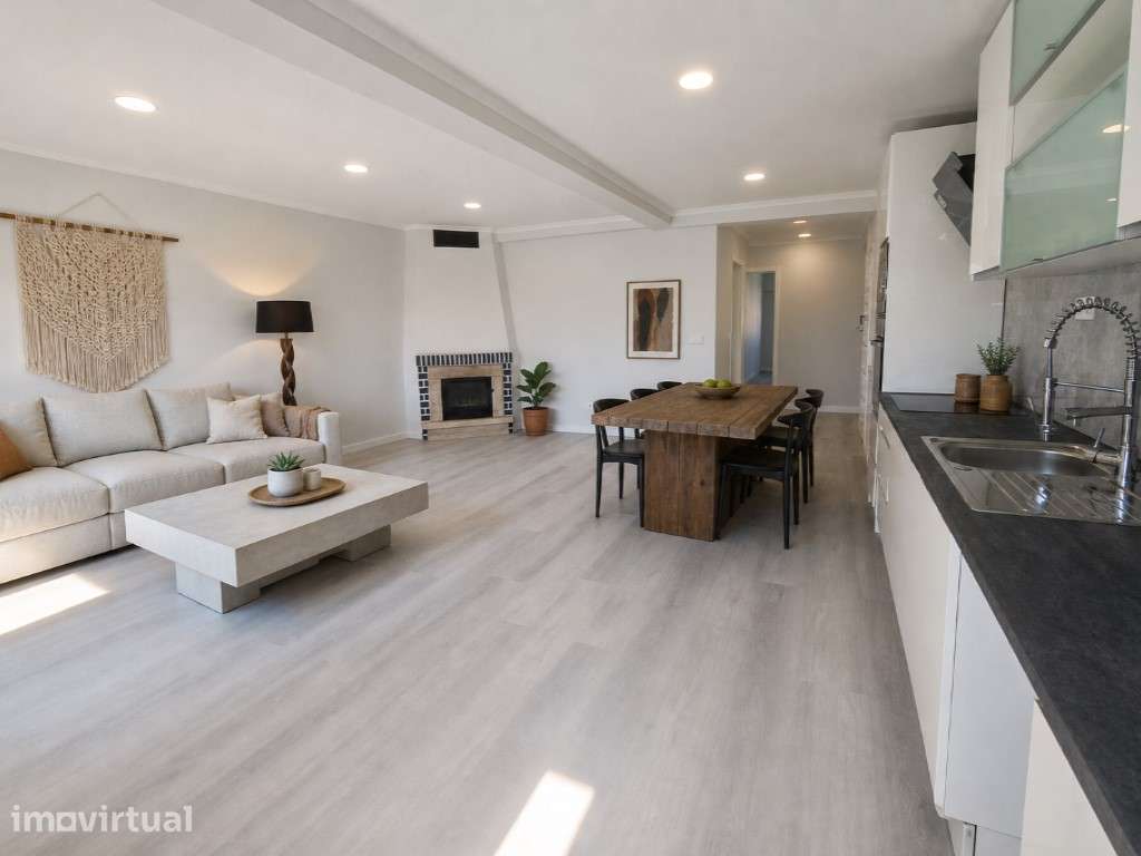 Apartamento T4 Recuperado em Amora com Excelente Localização e Aces...