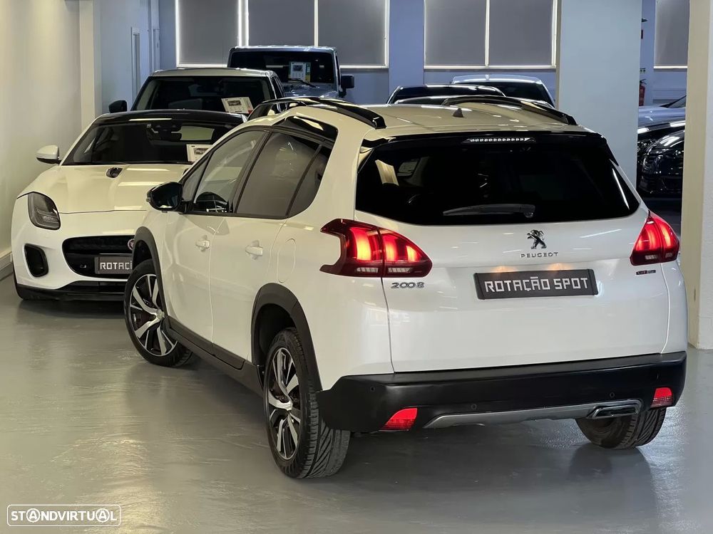 Peugeot 2008 1.2 PureTech GT Line - 4