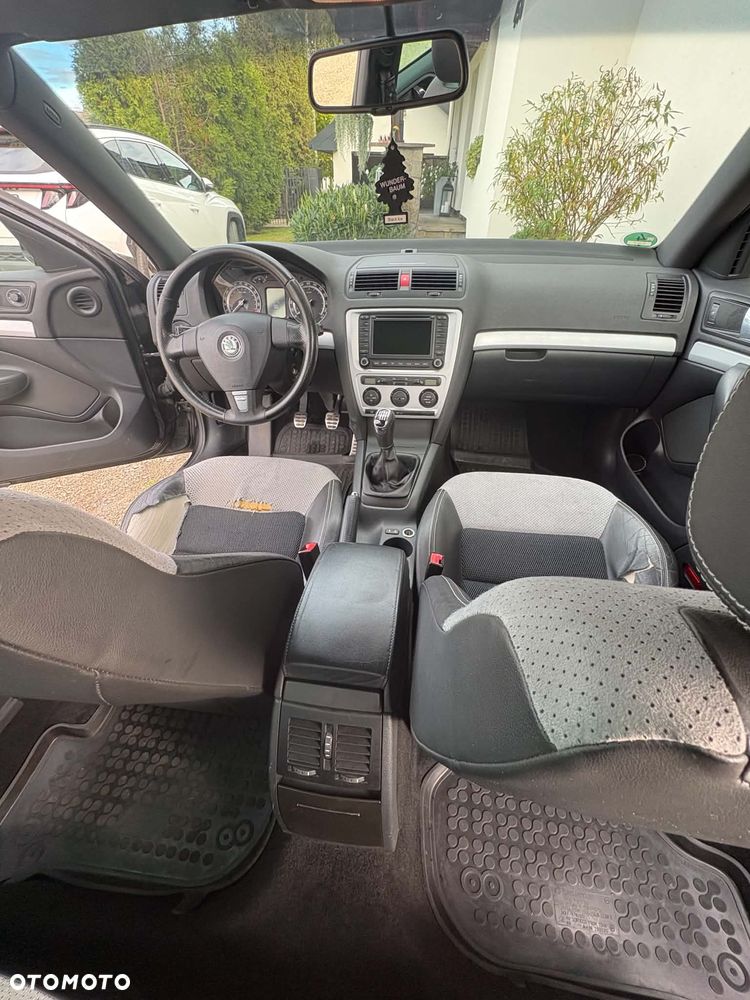 Skoda Octavia 2.0 TFSI RS - 11