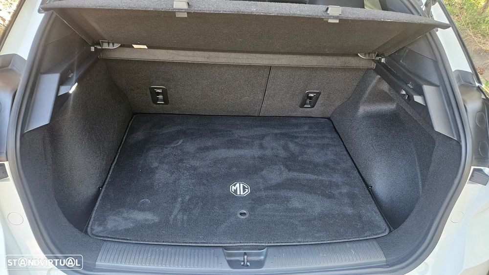 MG MG4 64 kWh Luxury - 37