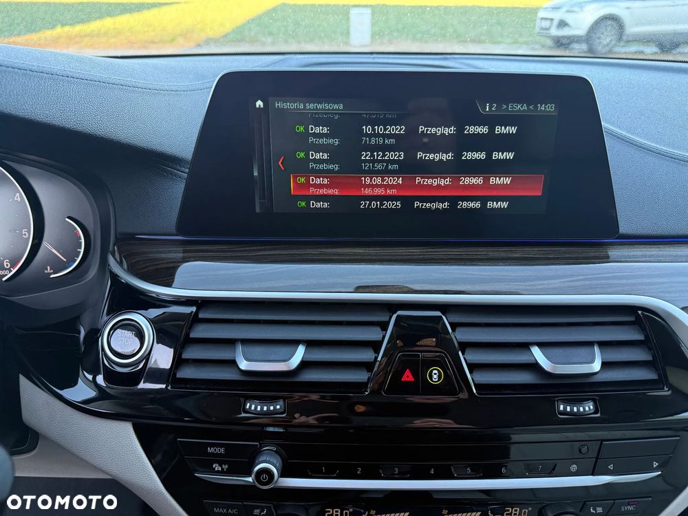 BMW Seria 5 520d xDrive Luxury Line sport - 28