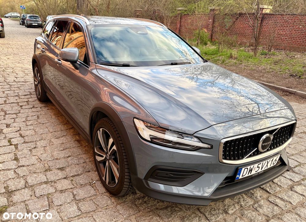 Volvo V60 B5 B AWD Plus Dark - 3