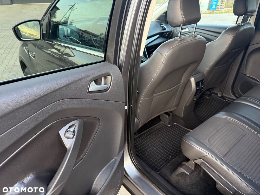 Ford Kuga 1.5 EcoBoost 2x4 Titanium - 18