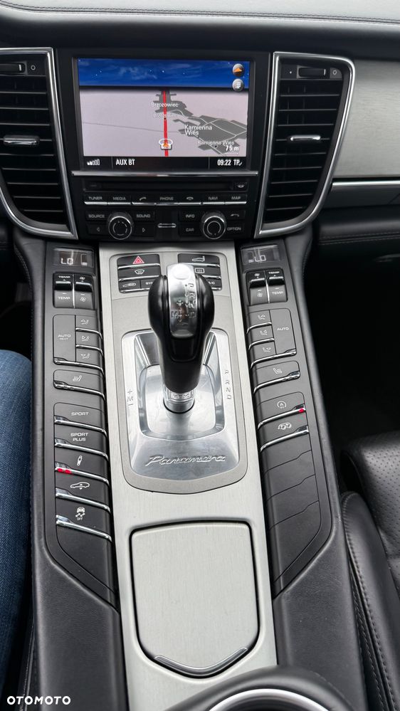 Porsche Panamera 4S - 36