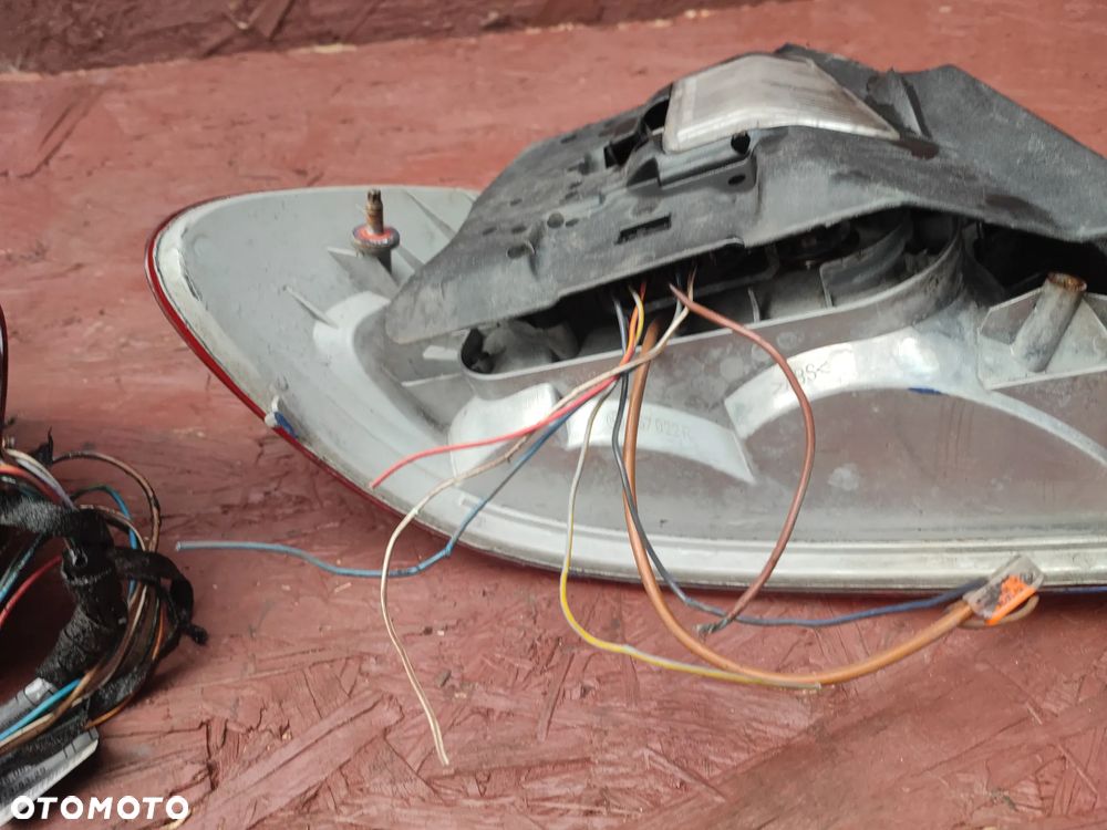 BMW E46 COUPE ORYGINALNE LAMPY TYŁ LEWA / PRAWA W BUDĘ POD POMARAŃCZOWY KIERUNEK DO DRIFTU / GRUZ O NR. 63 21 8 383 827 / 63 21 8 383 828 OEM - 16