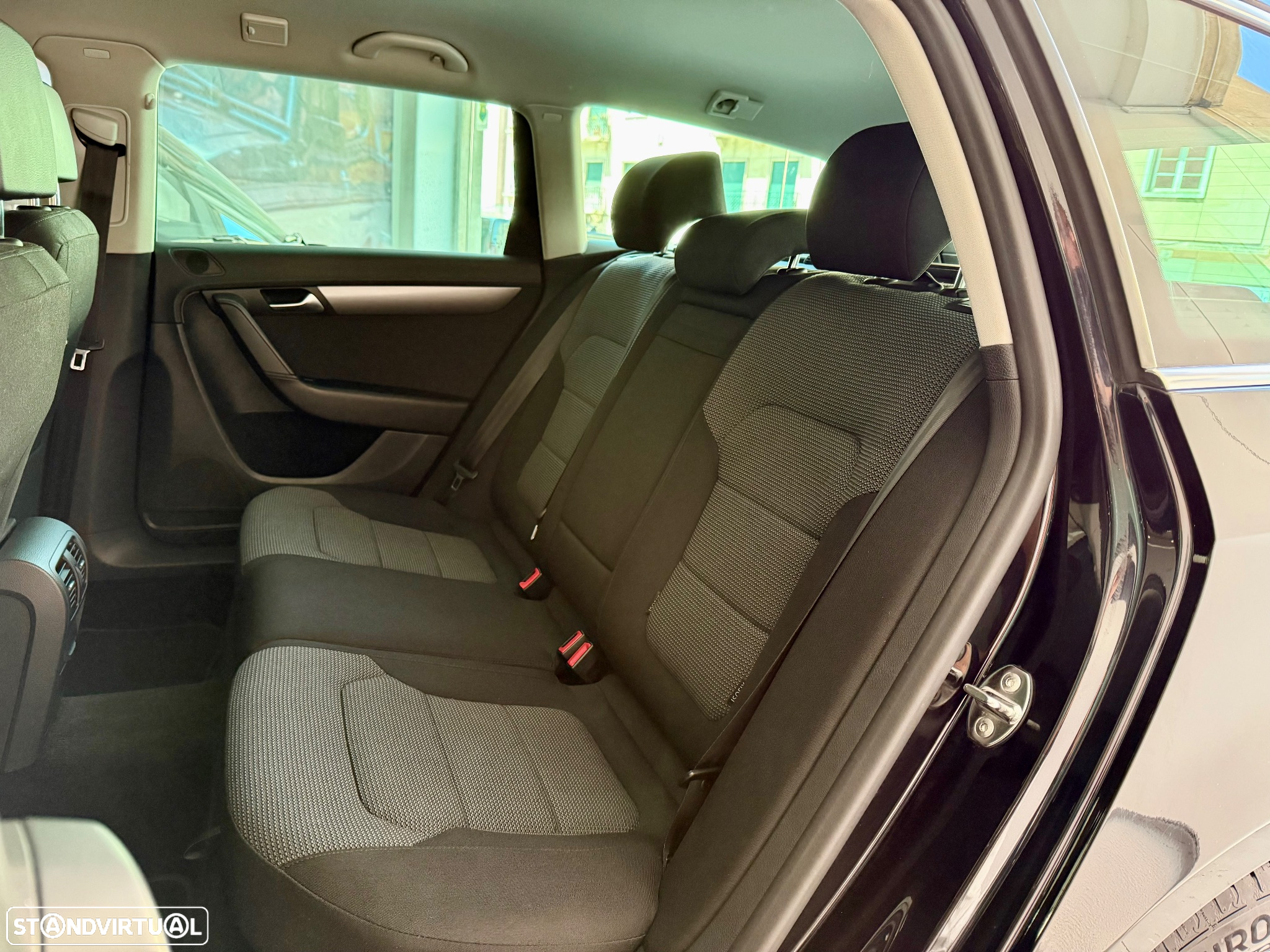 VW Passat Variant 2.0 TDi Confortline - 11