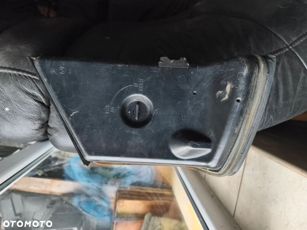 Lewarek zmiany biegów drzwi tył lampa sedan Mercedes w124 - 21
