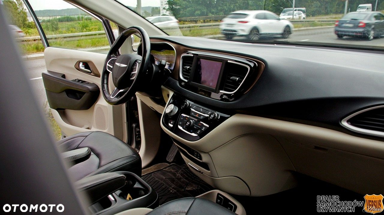 Chrysler Pacifica - 14