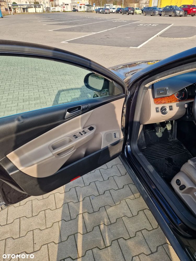 Volkswagen Passat 2.0 TDI Highline - 21