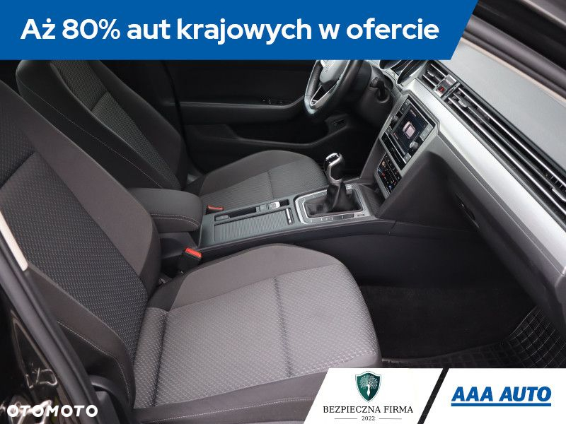 Volkswagen Passat - 10