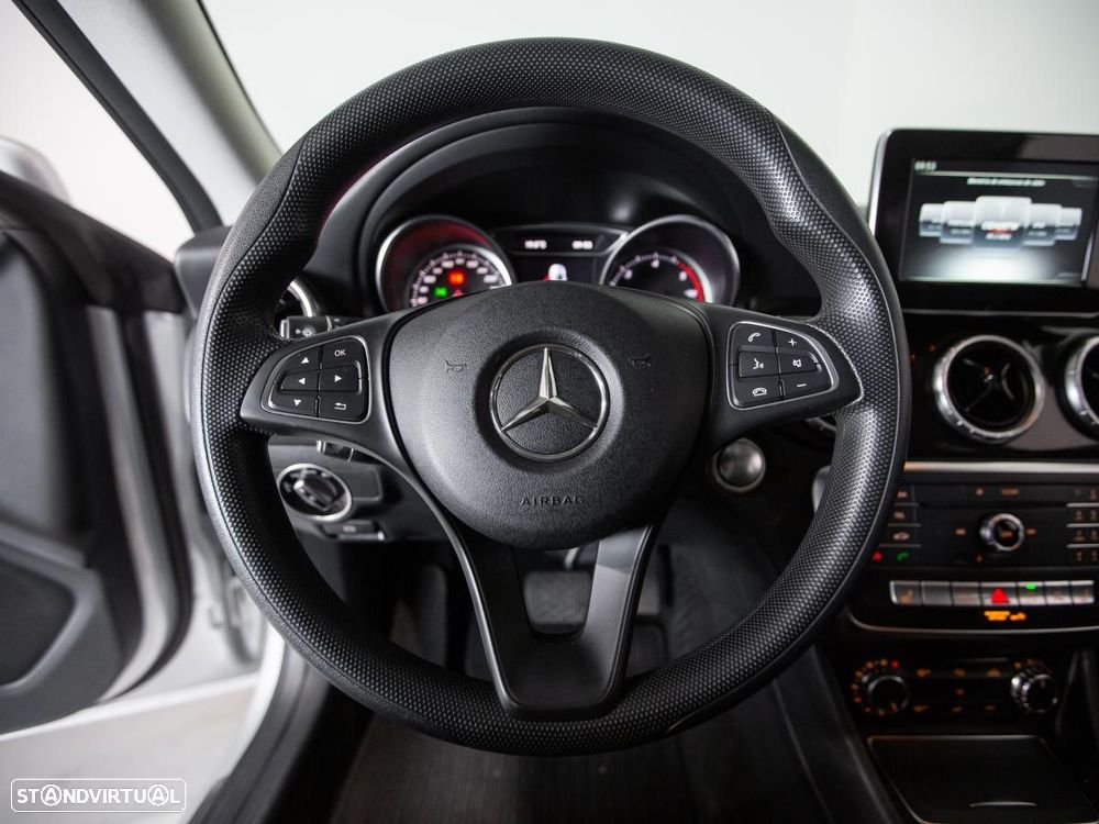 Mercedes-Benz CLA 200 - 13