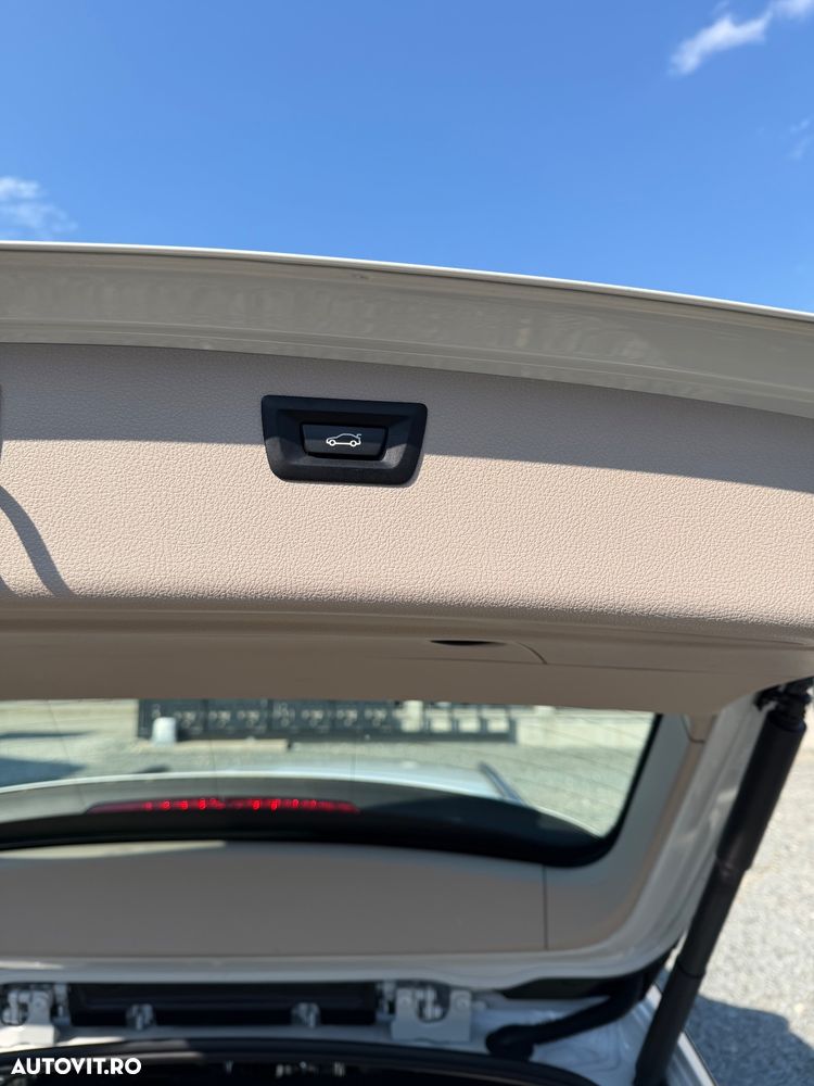 BMW Seria 3 320d Aut. - 13