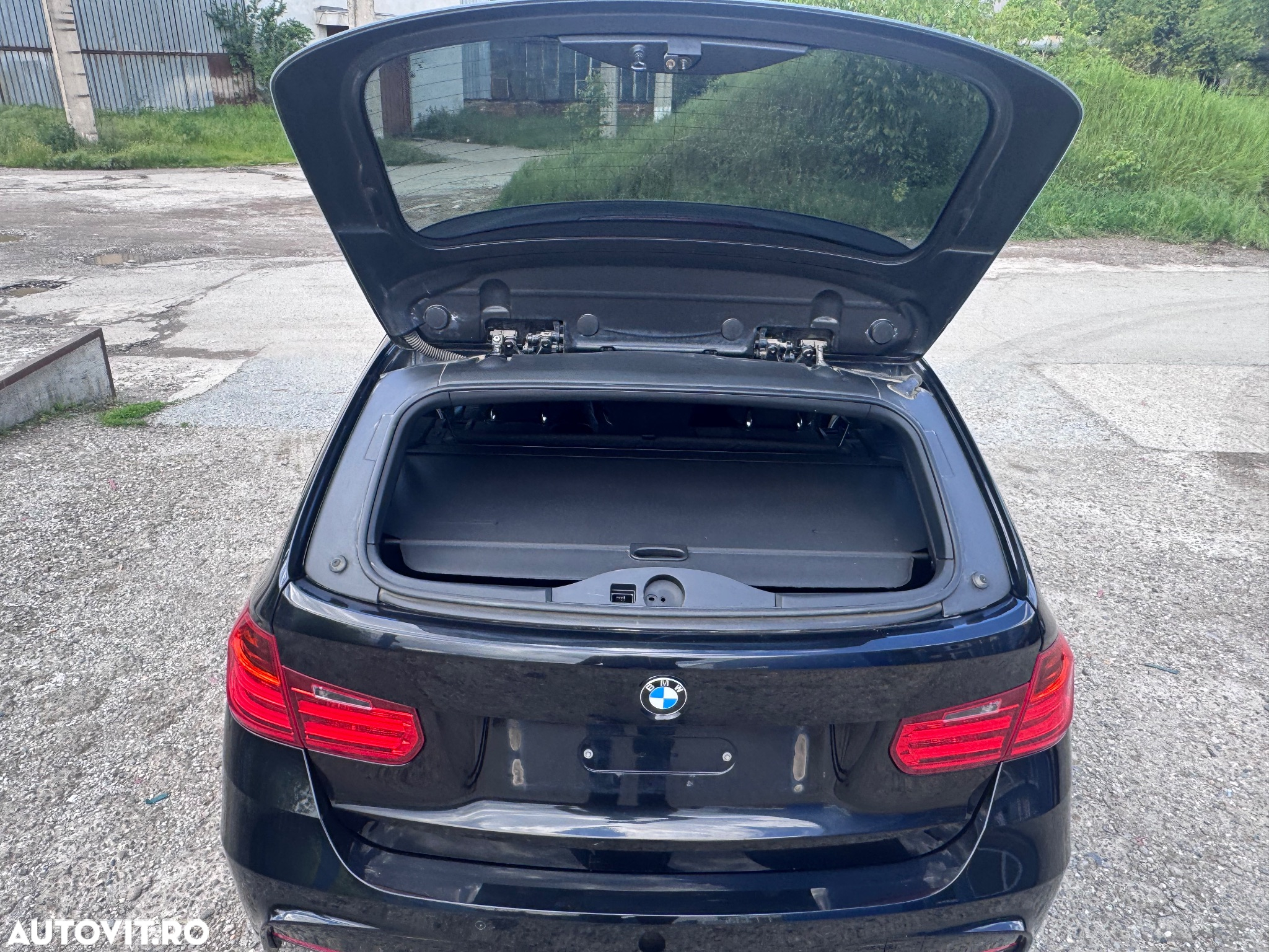 BMW Seria 3 320d DPF Touring Aut. Edition Sport - 8