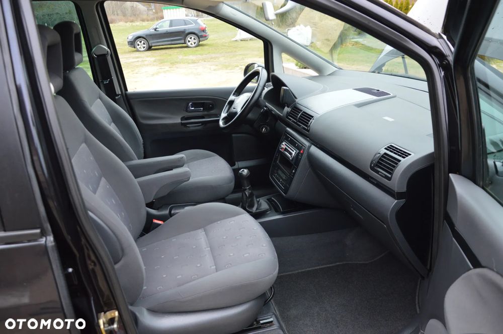 Volkswagen Sharan 1.9 TDI Comfortline Family - 24