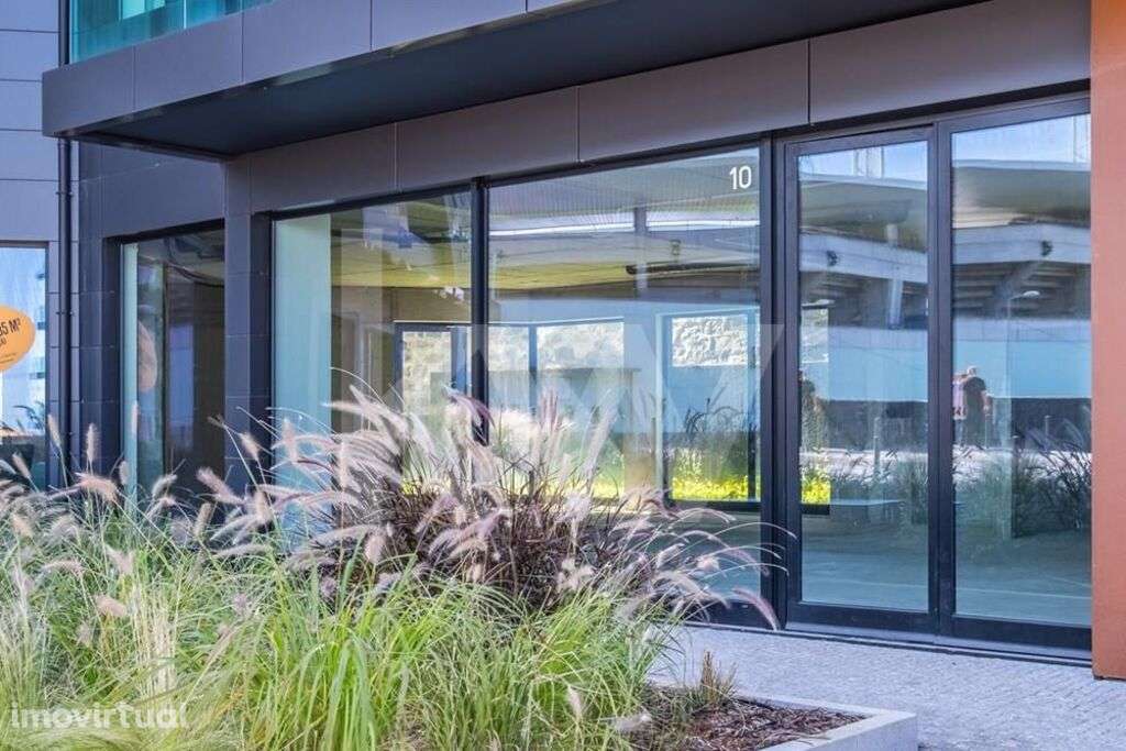 LOJA COMERIAL COM 310 M2 / EDIFICIO DE PRESTIGIO / FUNCHAL / SAO MARTI - Grande imagem: 2/25