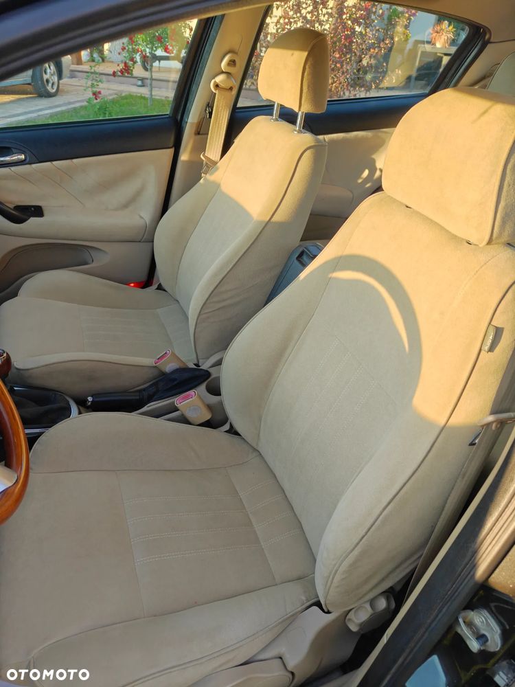 Alfa Romeo 147 1.9 JTD 16V Distinctive - 11