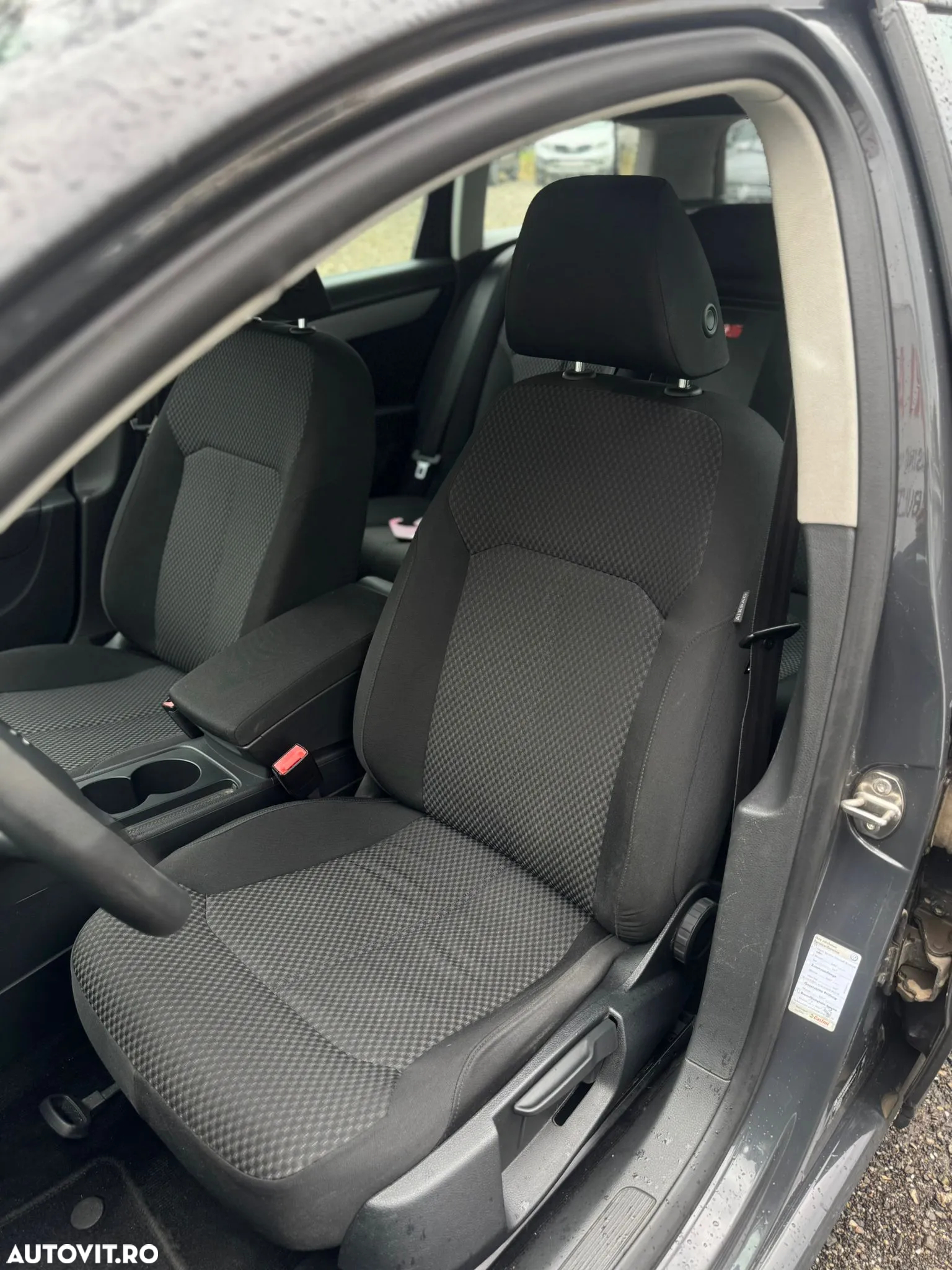 Volkswagen Passat Variant 2.0 TDI BlueMotion Technology DSG Trendline - 35