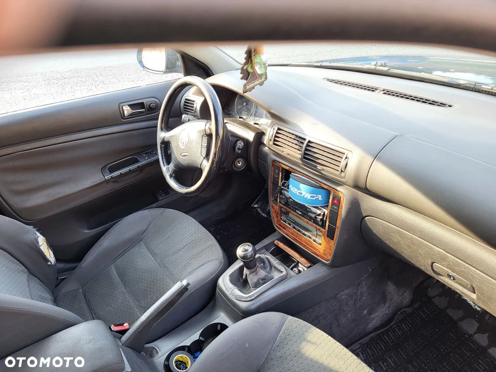 Volkswagen Passat 1.9 TDI Comfortline - 11