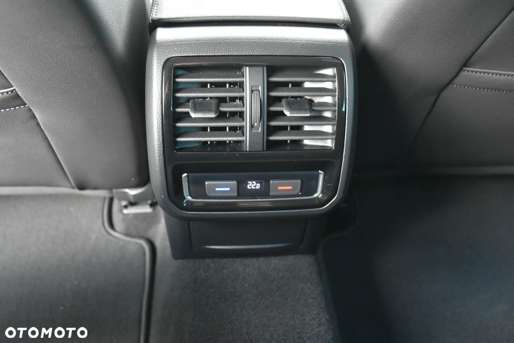 Volkswagen Passat Variant 2.0 TDI SCR DSG 4Motion Business - 18