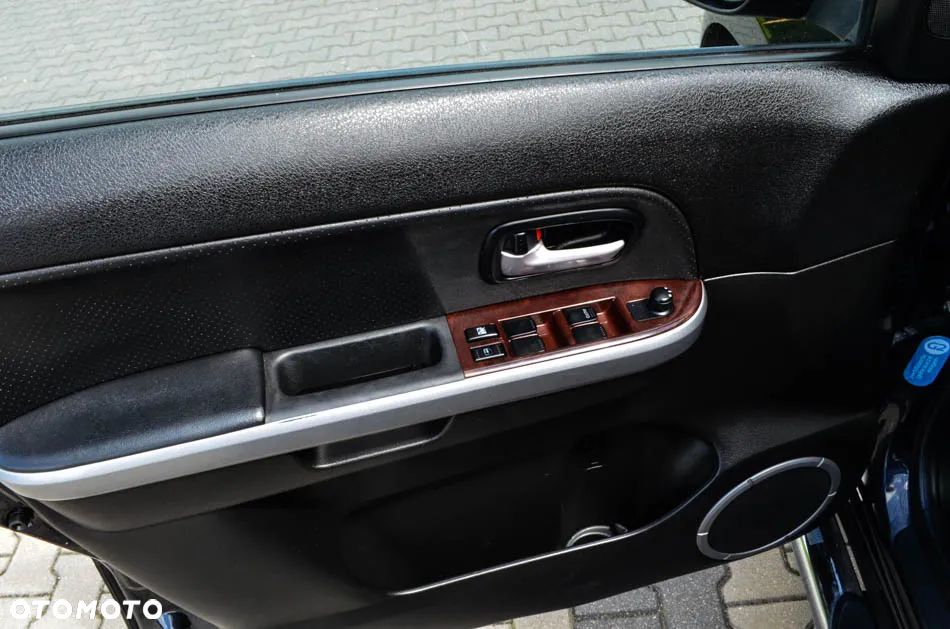 Suzuki Grand Vitara 2.0 De luxe - 27