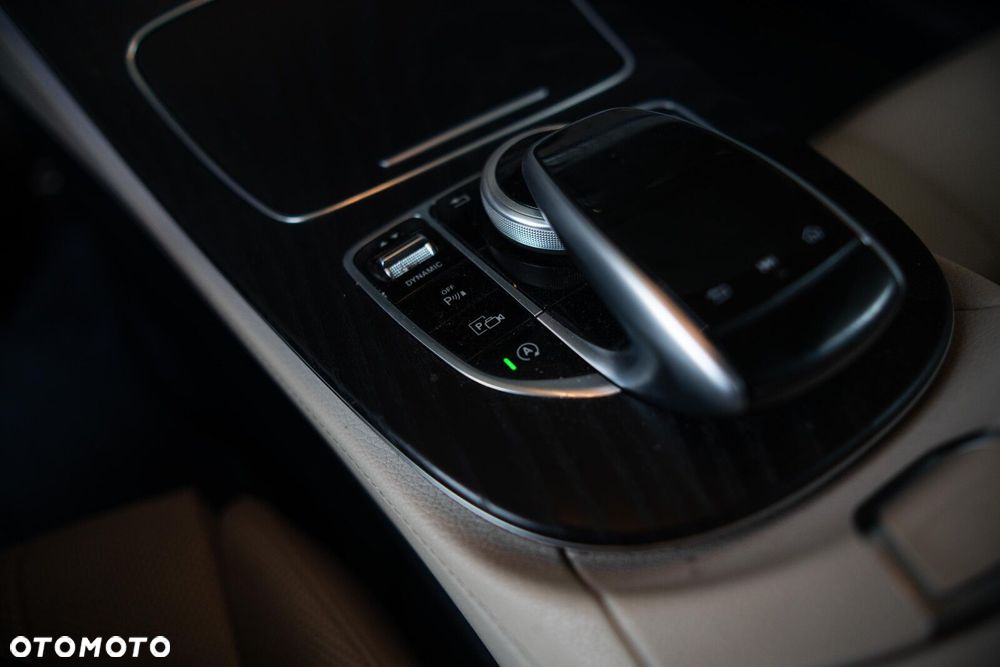 Mercedes-Benz Klasa E 400 Coupe 4-Matic 9G-TRONIC - 16