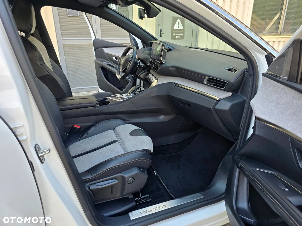 Peugeot 3008 1.6 PureTech HYbrid GT Line S&S EAT8 - 12