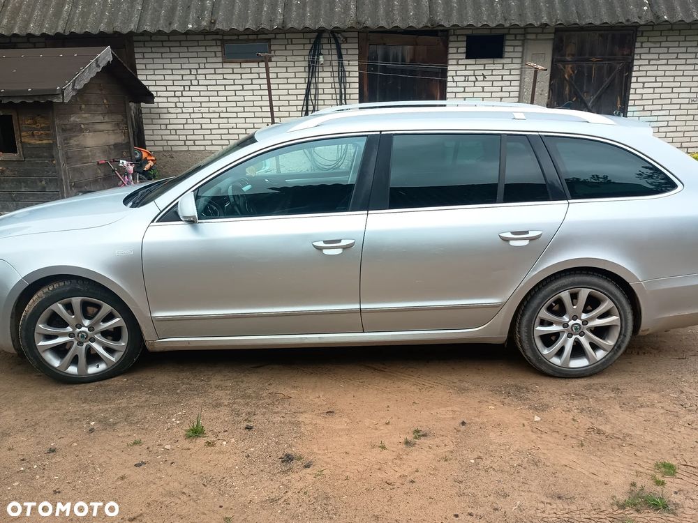 Skoda Superb 2.0 TDI Family DSG - 1
