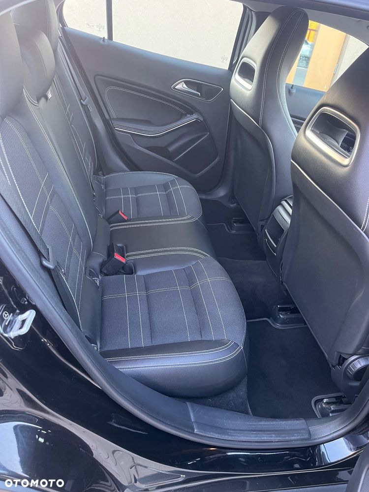 Mercedes-Benz GLA 220 CDI 4Matic 7G-DCT Urban - 14